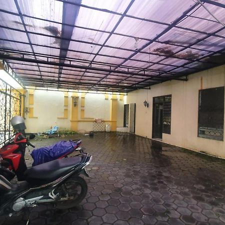 Reddoorz Syariah At Demasto Homestay Jembel Eksteriør billede